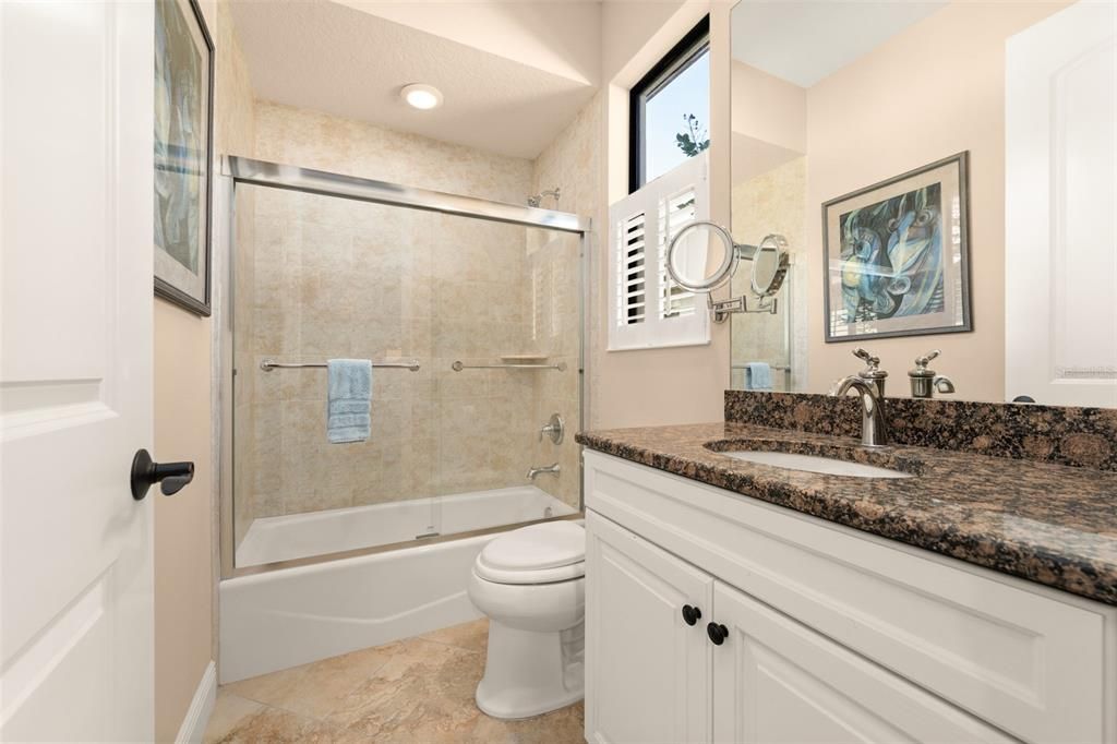 Activo con contrato: $875,000 (4 camas, 3 baños, 2428 Pies cuadrados)