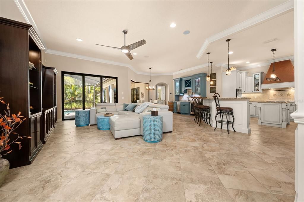 Activo con contrato: $875,000 (4 camas, 3 baños, 2428 Pies cuadrados)