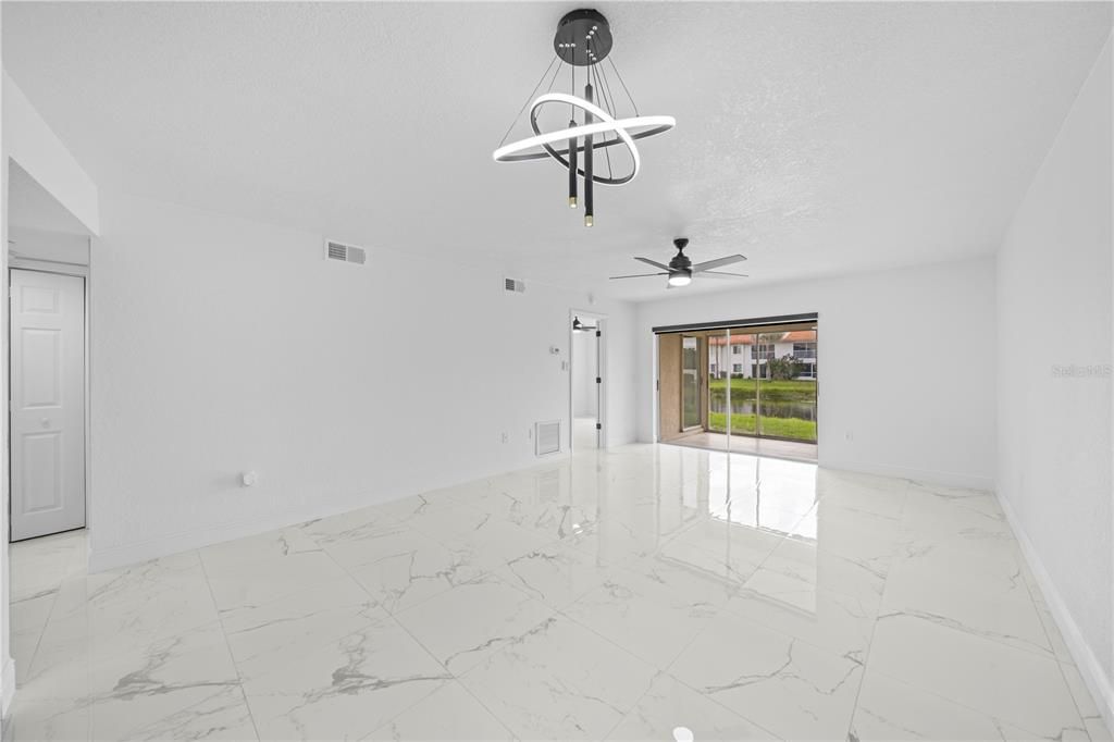 En Venta: $289,999 (2 camas, 2 baños, 1083 Pies cuadrados)