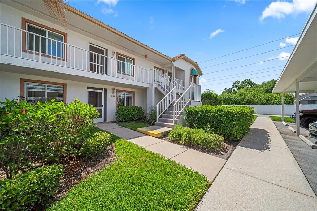 En Venta: $289,999 (2 camas, 2 baños, 1083 Pies cuadrados)