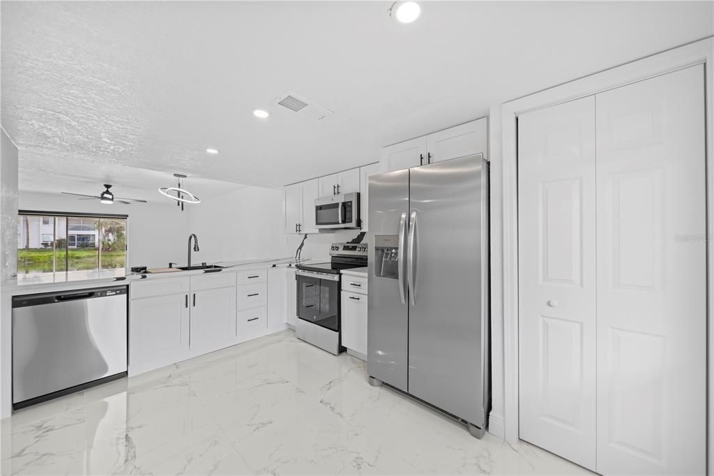 En Venta: $289,999 (2 camas, 2 baños, 1083 Pies cuadrados)