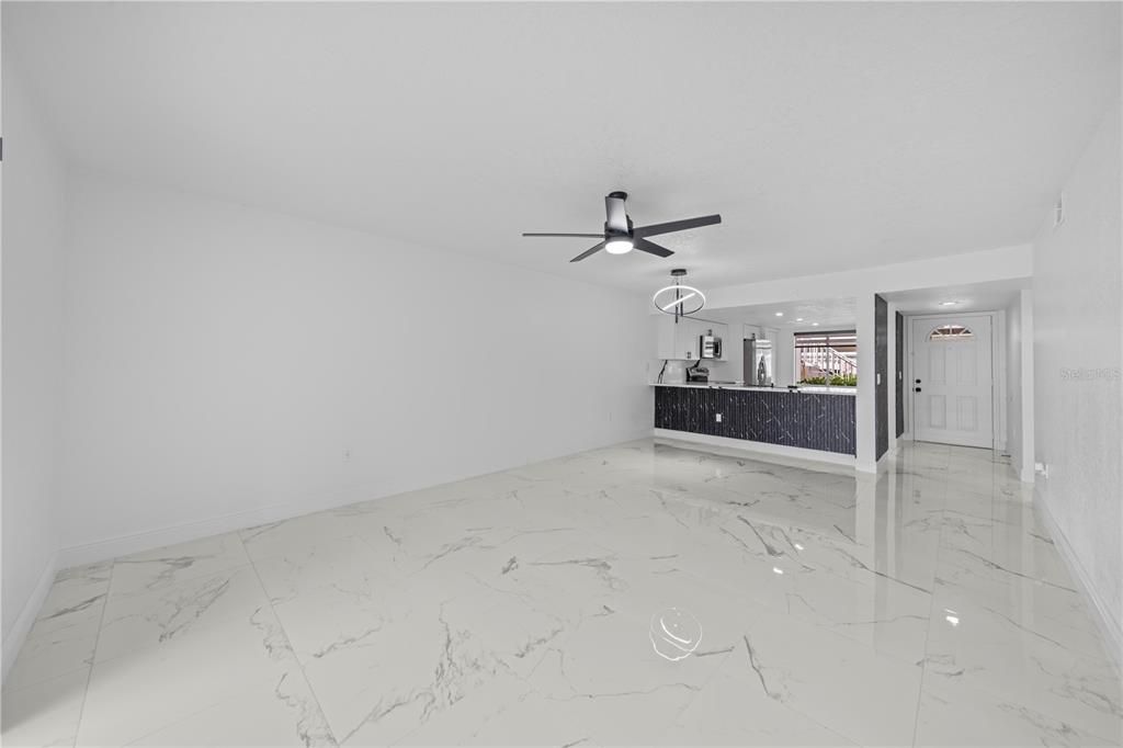 En Venta: $289,999 (2 camas, 2 baños, 1083 Pies cuadrados)