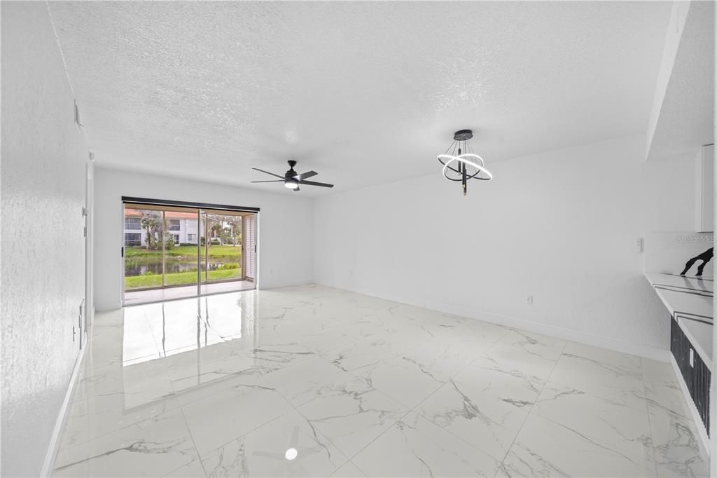 En Venta: $289,999 (2 camas, 2 baños, 1083 Pies cuadrados)