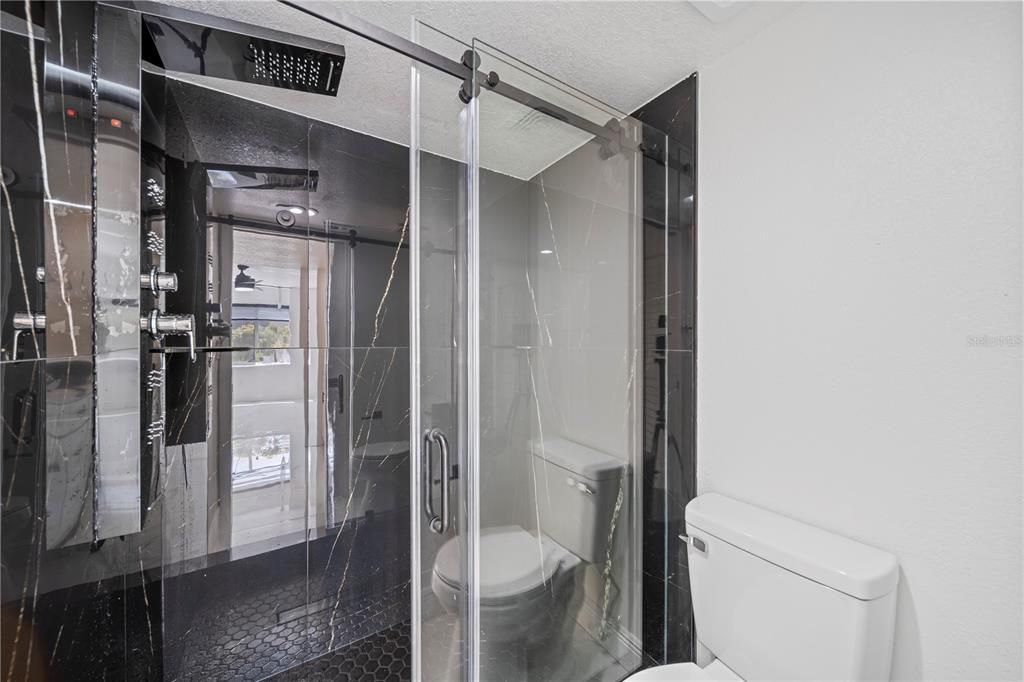 En Venta: $289,999 (2 camas, 2 baños, 1083 Pies cuadrados)