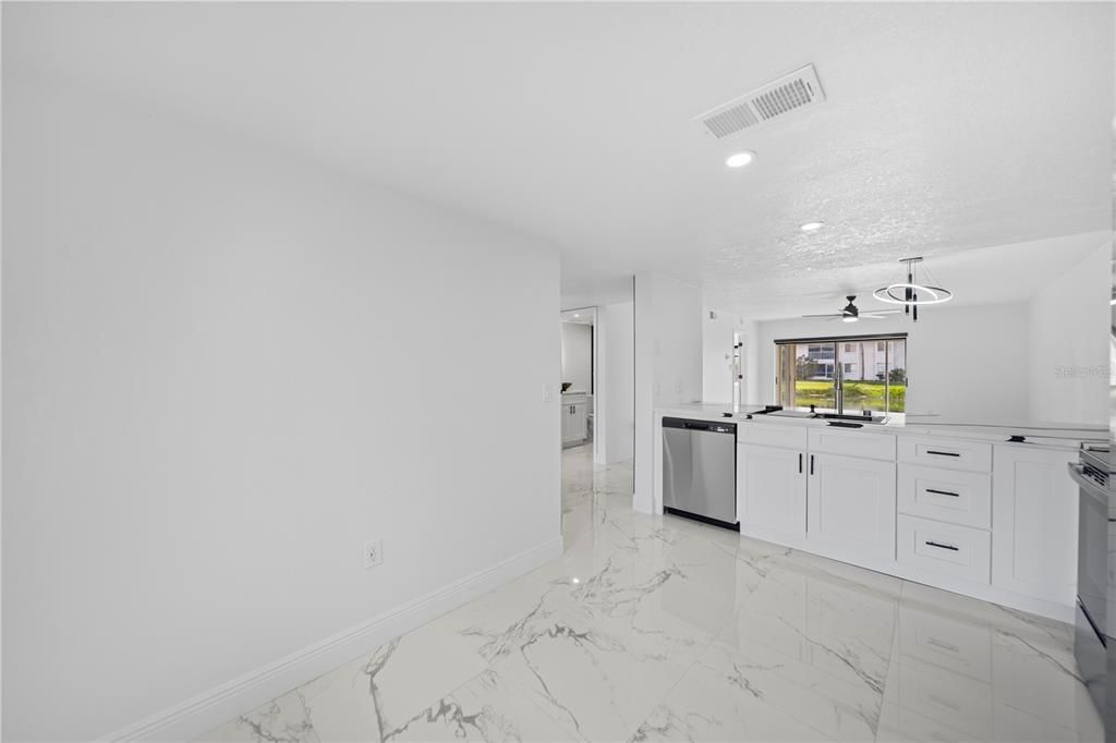 En Venta: $289,999 (2 camas, 2 baños, 1083 Pies cuadrados)