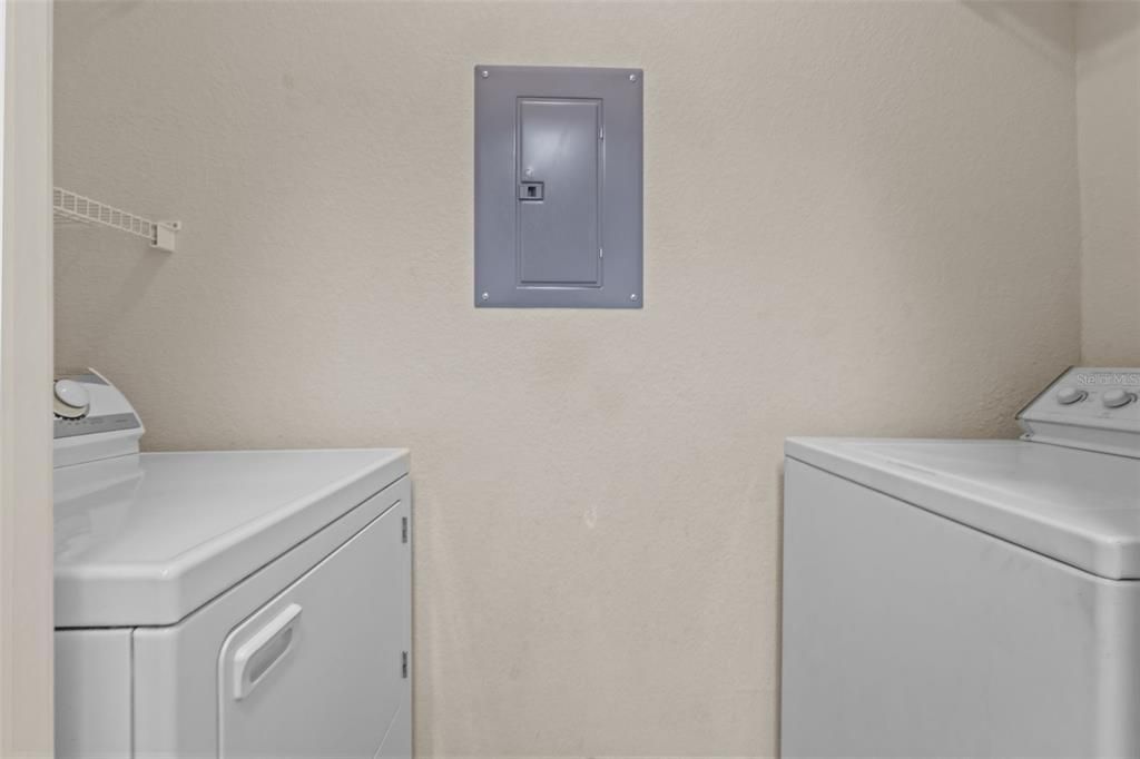 For Sale: $143,000 (1 beds, 1 baths, 660 Square Feet)