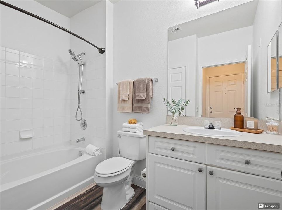 For Sale: $143,000 (1 beds, 1 baths, 660 Square Feet)