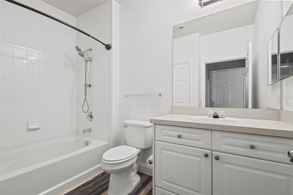 For Sale: $143,000 (1 beds, 1 baths, 660 Square Feet)