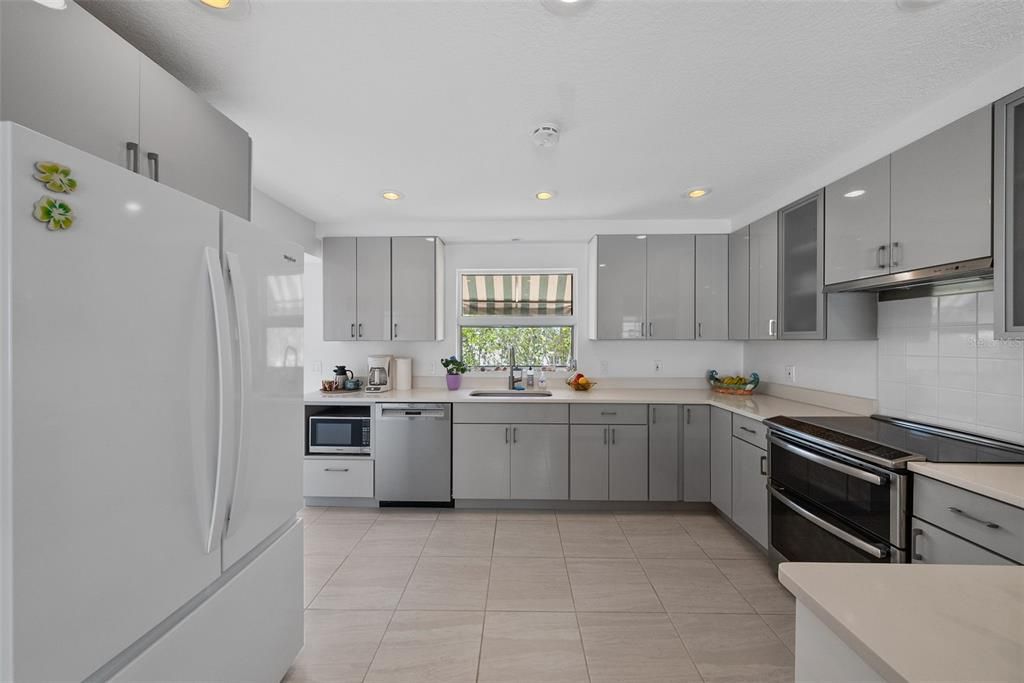 For Sale: $1,750,000 (3 beds, 2 baths, 2743 Square Feet)