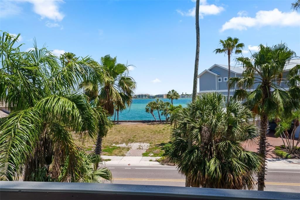 For Sale: $1,750,000 (3 beds, 2 baths, 2743 Square Feet)