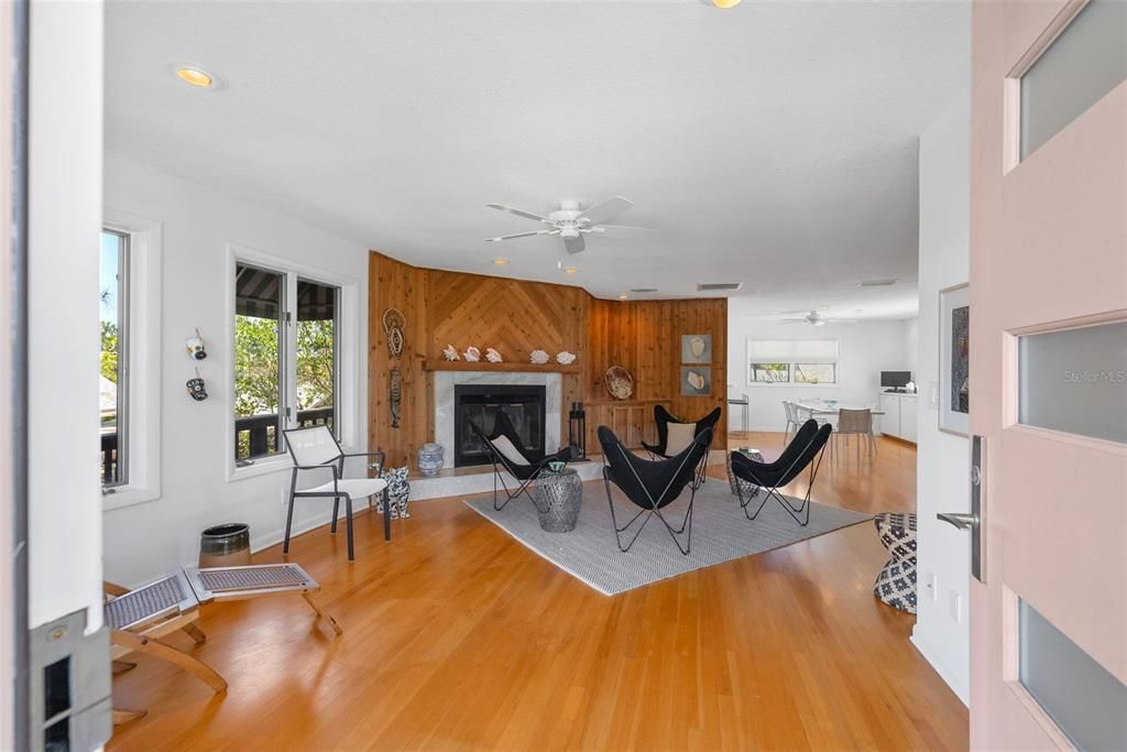 For Sale: $1,750,000 (3 beds, 2 baths, 2743 Square Feet)
