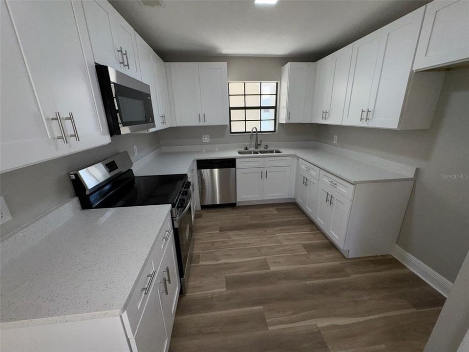 Active With Contract: $369,900 (3 beds, 2 baths, 1305 Square Feet)