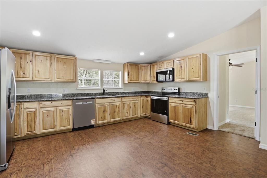 En Venta: $259,900 (4 camas, 2 baños, 1890 Pies cuadrados)