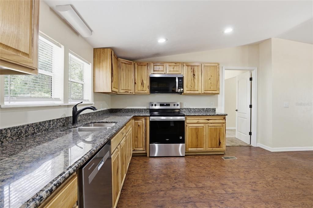 En Venta: $259,900 (4 camas, 2 baños, 1890 Pies cuadrados)