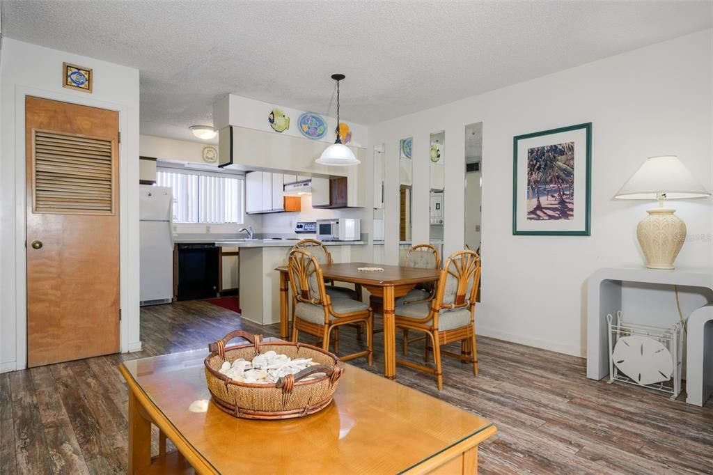 En Venta: $325,000 (2 camas, 2 baños, 973 Pies cuadrados)
