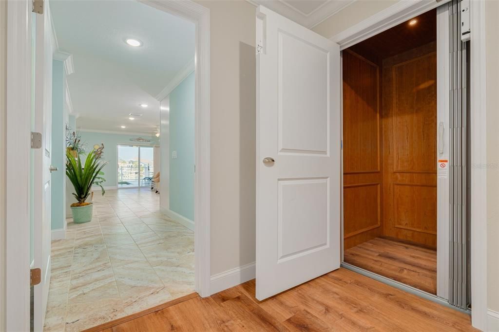 En Venta: $1,249,000 (4 camas, 3 baños, 3749 Pies cuadrados)