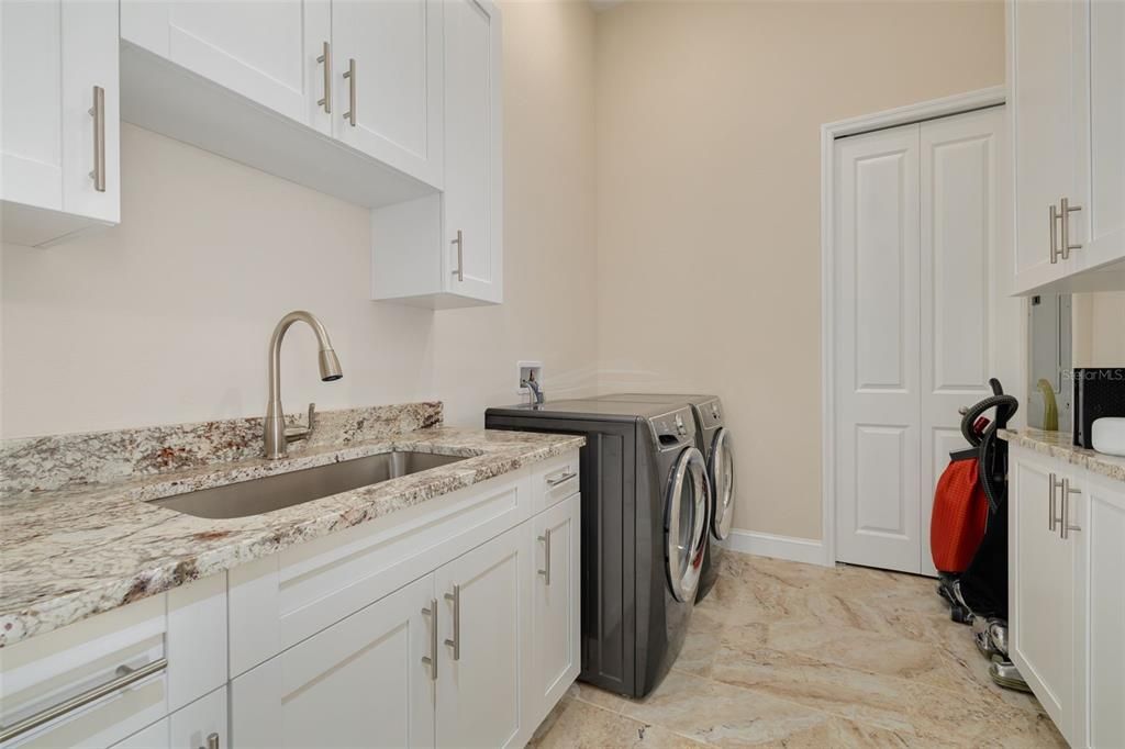 En Venta: $1,249,000 (4 camas, 3 baños, 3749 Pies cuadrados)