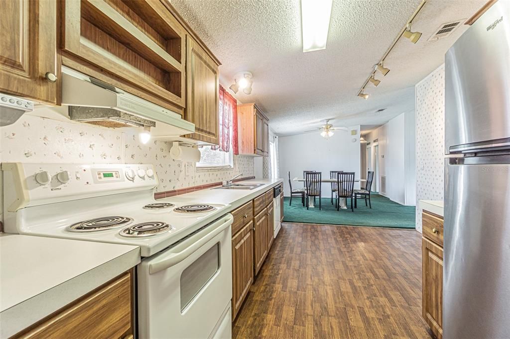 For Sale: $250,000 (4 beds, 2 baths, 1620 Square Feet)