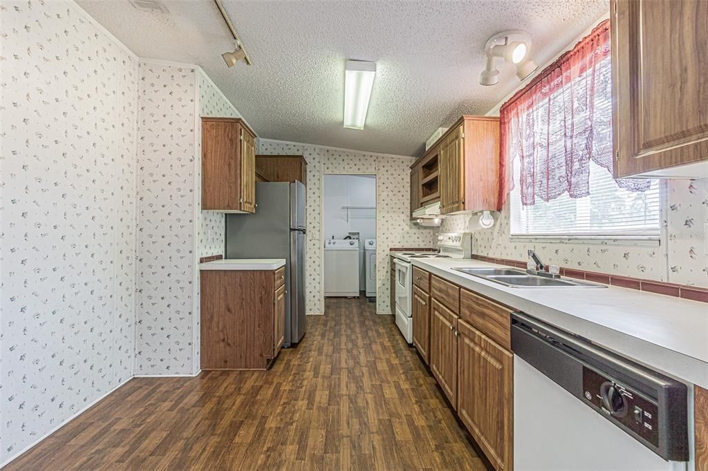 For Sale: $250,000 (4 beds, 2 baths, 1620 Square Feet)