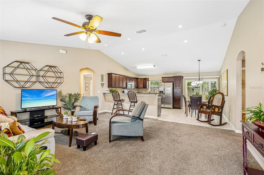 Active With Contract: $269,000 (3 beds, 2 baths, 1412 Square Feet)