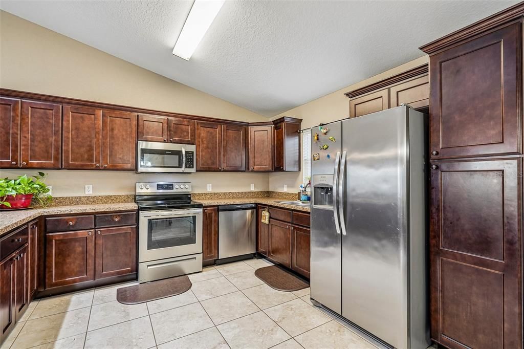 Active With Contract: $269,000 (3 beds, 2 baths, 1412 Square Feet)
