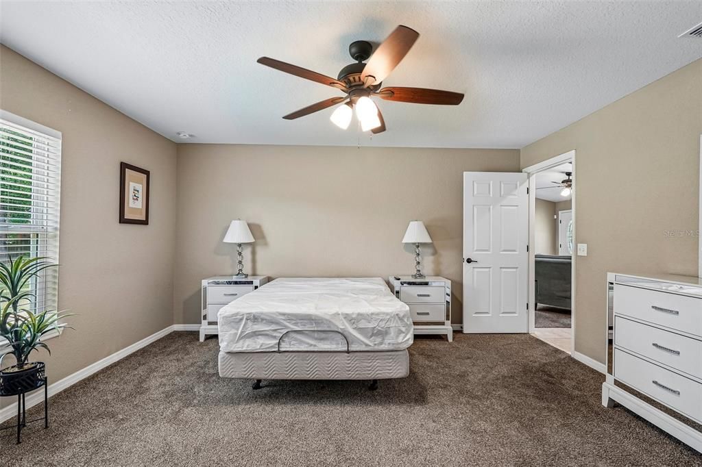 Active With Contract: $269,000 (3 beds, 2 baths, 1412 Square Feet)