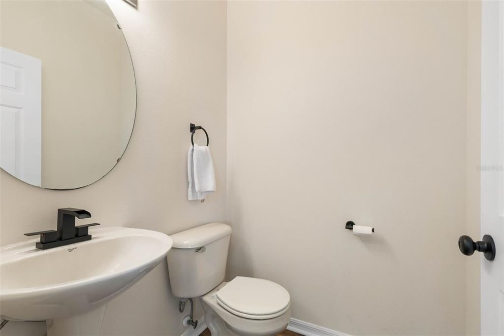 Activo con contrato: $519,900 (4 camas, 2 baños, 3684 Pies cuadrados)