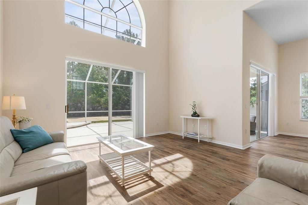 Activo con contrato: $519,900 (4 camas, 2 baños, 3684 Pies cuadrados)
