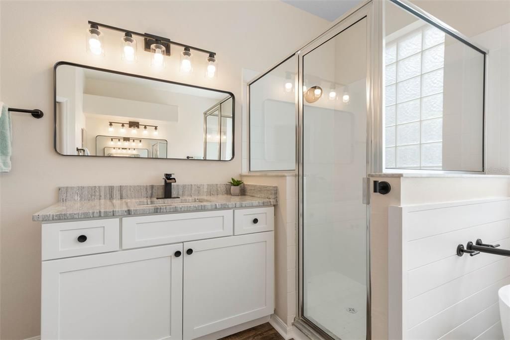 Activo con contrato: $519,900 (4 camas, 2 baños, 3684 Pies cuadrados)
