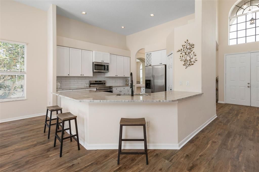 Activo con contrato: $519,900 (4 camas, 2 baños, 3684 Pies cuadrados)