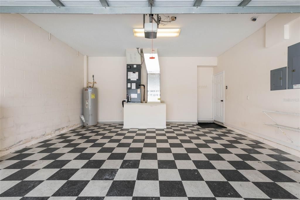 Activo con contrato: $519,900 (4 camas, 2 baños, 3684 Pies cuadrados)