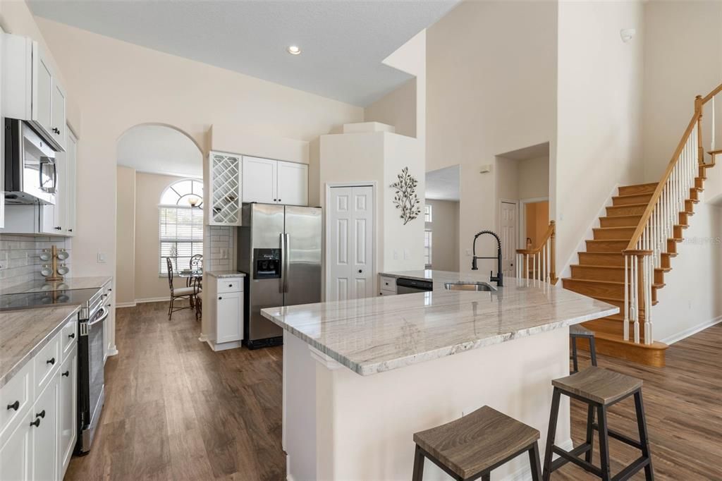 Activo con contrato: $519,900 (4 camas, 2 baños, 3684 Pies cuadrados)