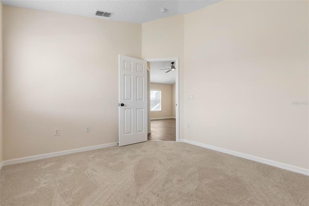 Activo con contrato: $519,900 (4 camas, 2 baños, 3684 Pies cuadrados)