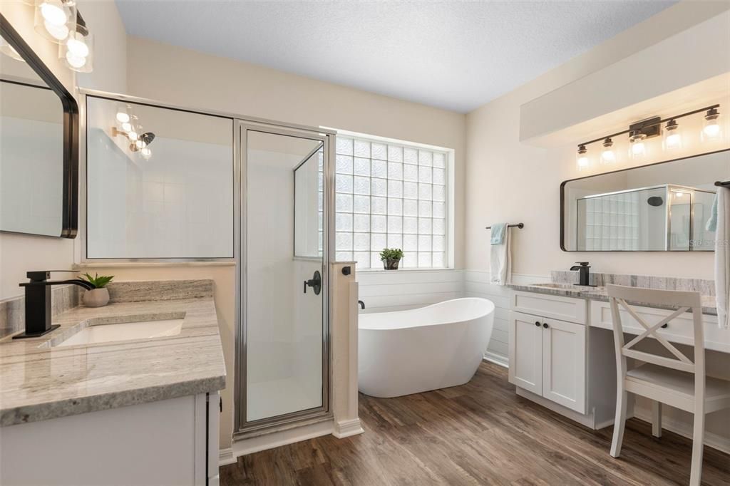 Activo con contrato: $519,900 (4 camas, 2 baños, 3684 Pies cuadrados)
