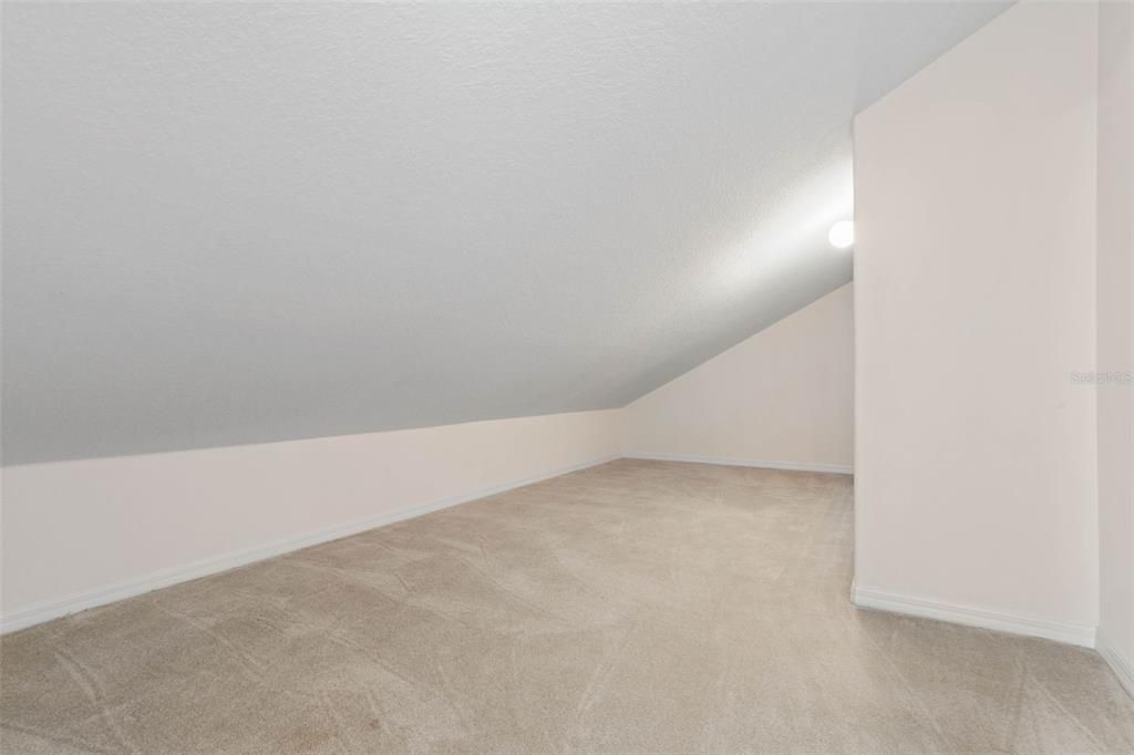 Activo con contrato: $519,900 (4 camas, 2 baños, 3684 Pies cuadrados)