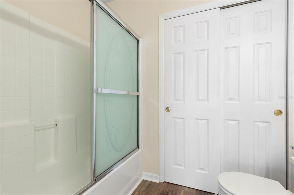 Activo con contrato: $519,900 (4 camas, 2 baños, 3684 Pies cuadrados)