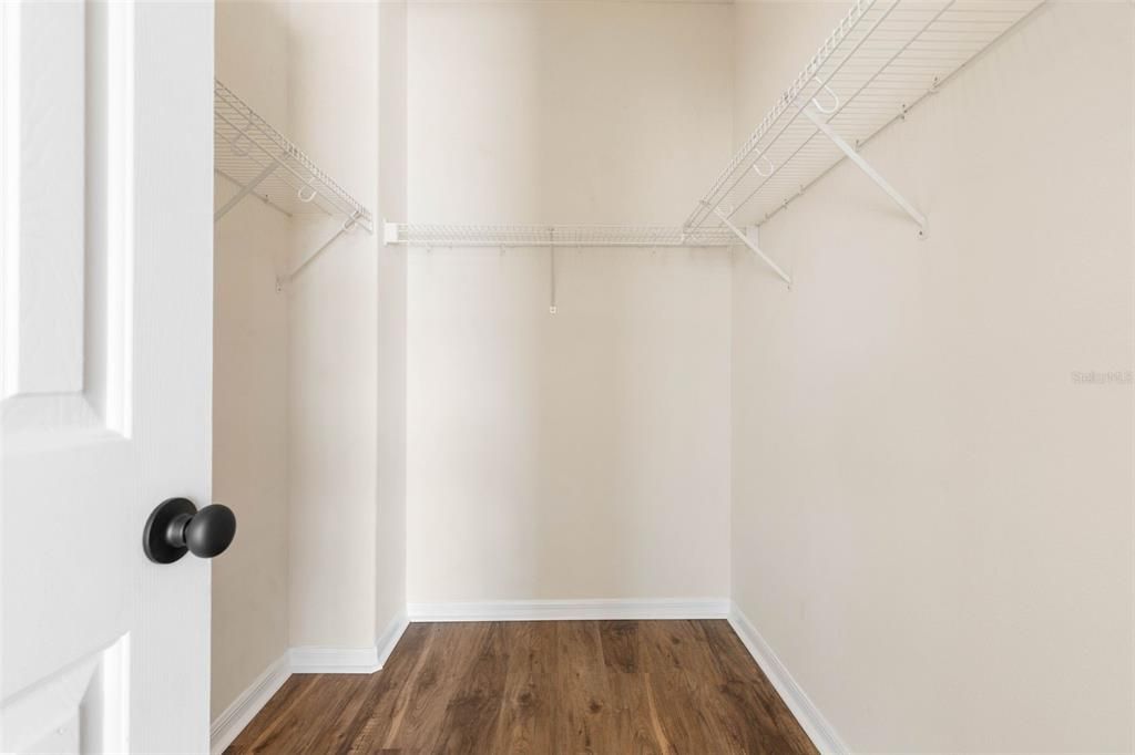 Activo con contrato: $519,900 (4 camas, 2 baños, 3684 Pies cuadrados)