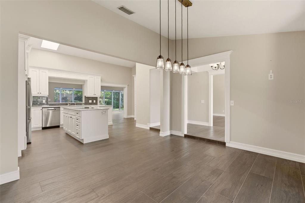 Active With Contract: $620,000 (4 beds, 3 baths, 2787 Square Feet)