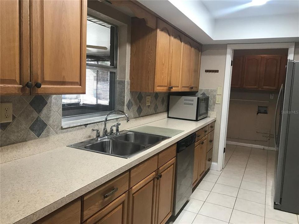 For Sale: $385,000 (3 beds, 2 baths, 1961 Square Feet)