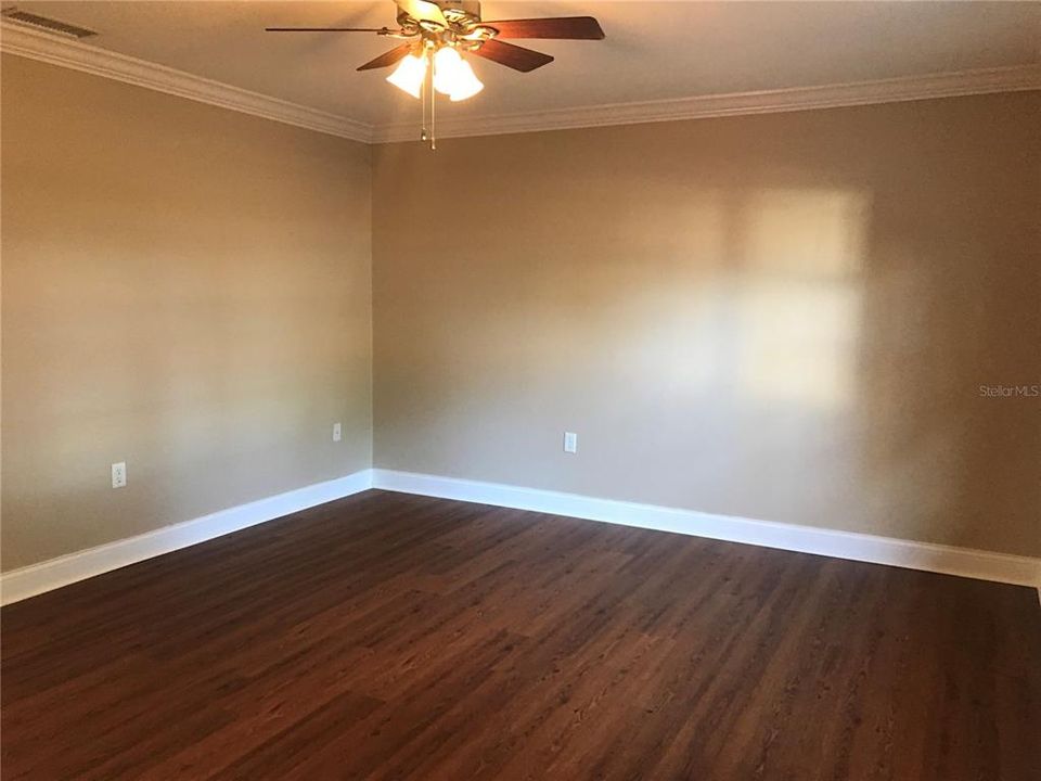 For Sale: $385,000 (3 beds, 2 baths, 1961 Square Feet)