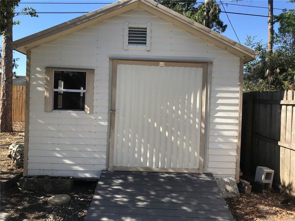 For Sale: $385,000 (3 beds, 2 baths, 1961 Square Feet)