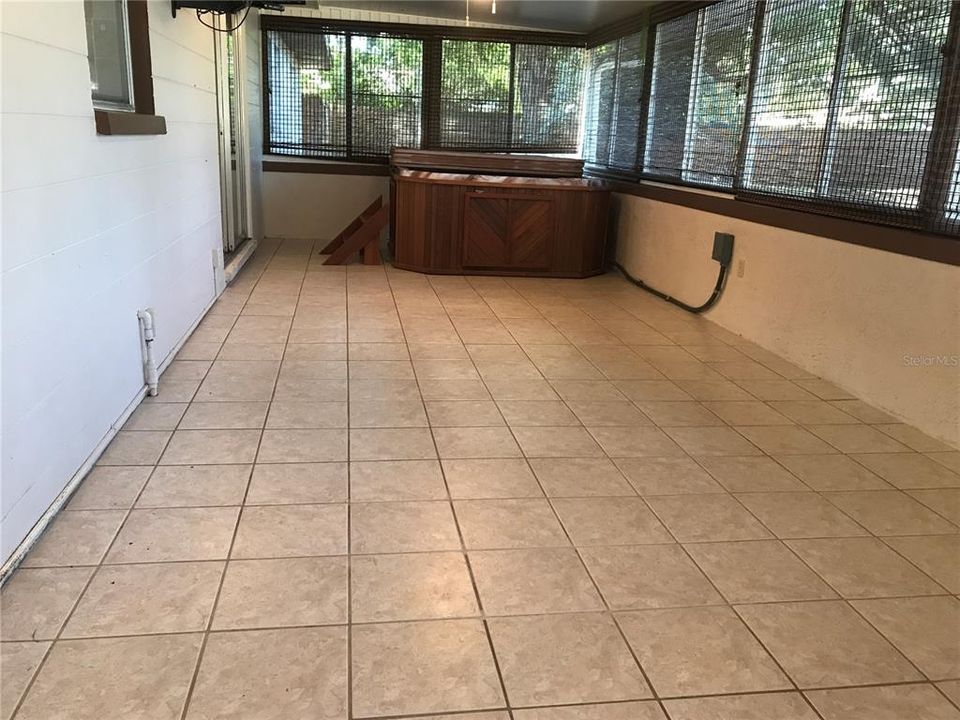 For Sale: $385,000 (3 beds, 2 baths, 1961 Square Feet)