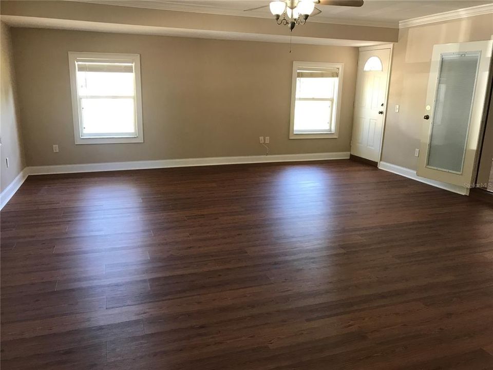 For Sale: $385,000 (3 beds, 2 baths, 1961 Square Feet)