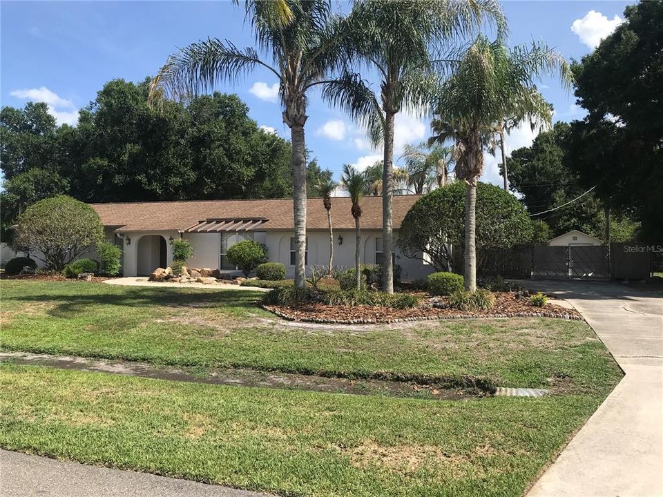 For Sale: $385,000 (3 beds, 2 baths, 1961 Square Feet)