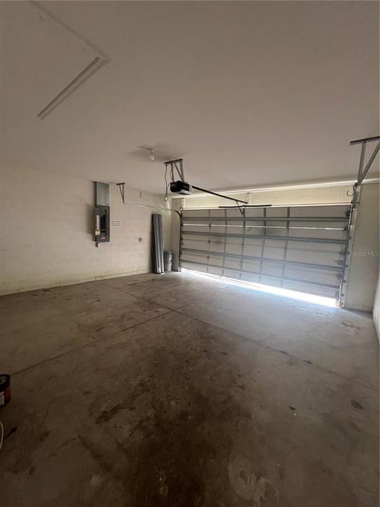 For Rent: $1,895 (4 beds, 2 baths, 1812 Square Feet)