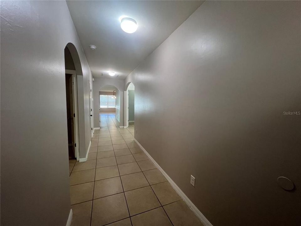For Rent: $1,895 (4 beds, 2 baths, 1812 Square Feet)