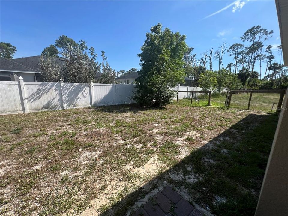 For Rent: $1,895 (4 beds, 2 baths, 1812 Square Feet)