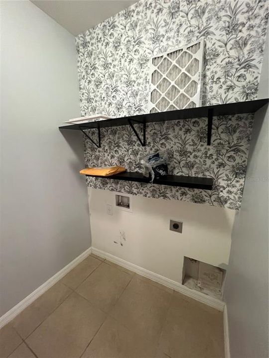 For Rent: $1,895 (4 beds, 2 baths, 1812 Square Feet)