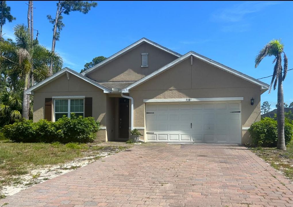 For Rent: $1,895 (4 beds, 2 baths, 1812 Square Feet)