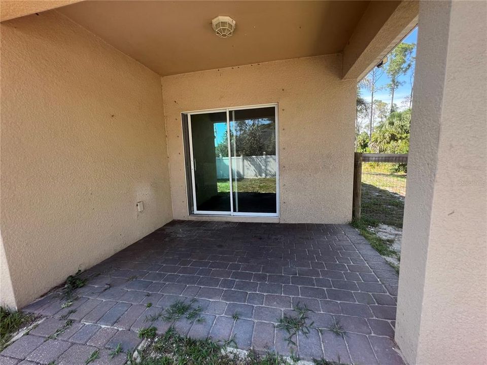For Rent: $1,895 (4 beds, 2 baths, 1812 Square Feet)